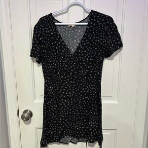 Pacsun- L.A hearts floral dress
Size: S Color: Black